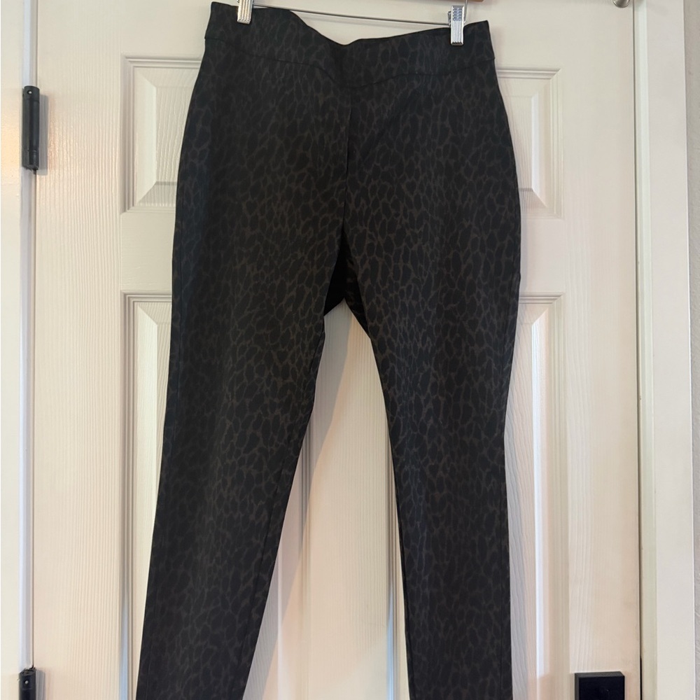 Chico's Black Subtle Leopard-Print Pull on Pants … - image 1
